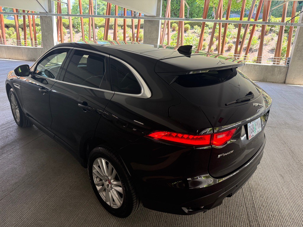 2020 Jaguar F-PACE Image 4