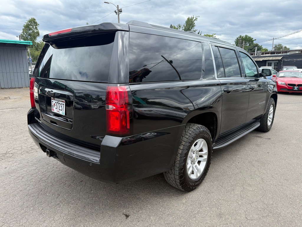 2017 Chevrolet Suburban Image 3