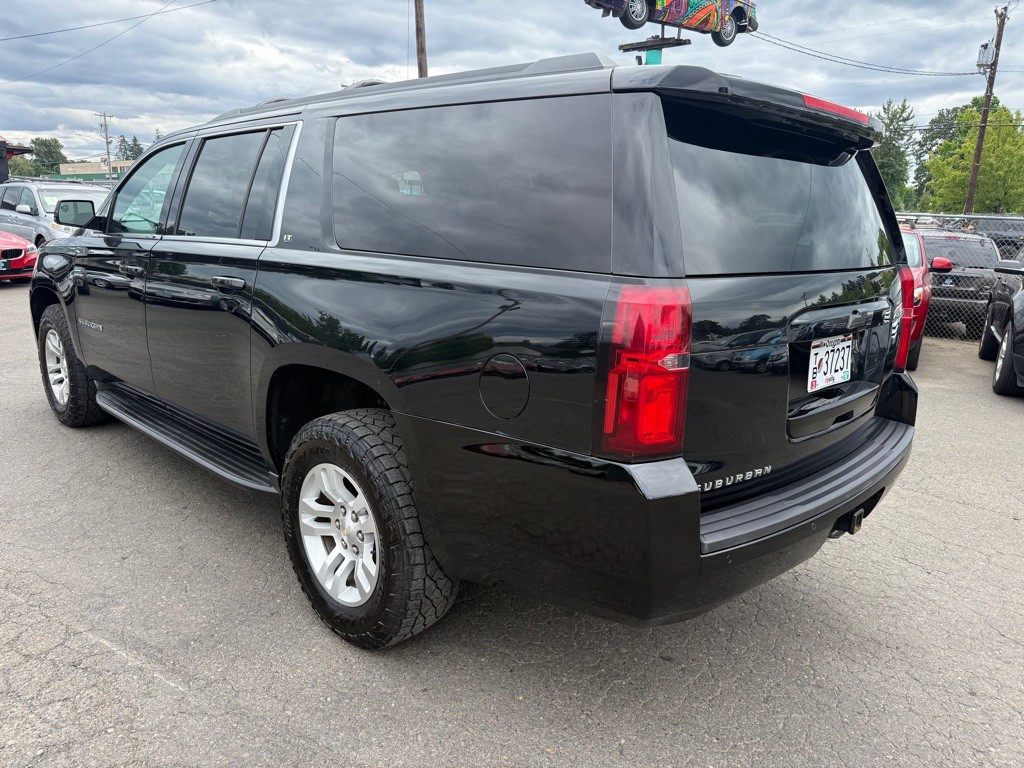 2017 Chevrolet Suburban Image 12
