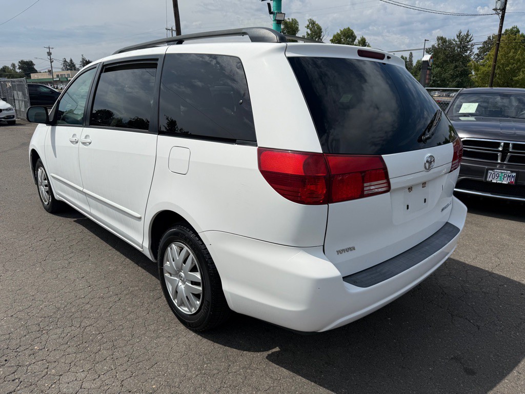 2005 Toyota Sienna Image 2