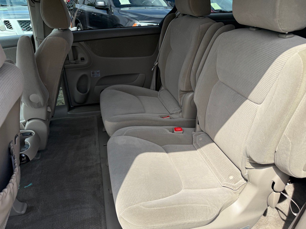 2005 Toyota Sienna Image 8