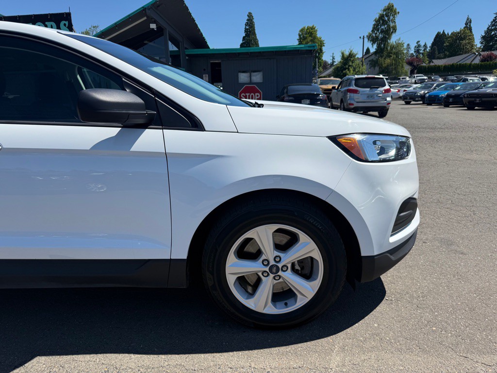 2019 Ford Edge Image 8