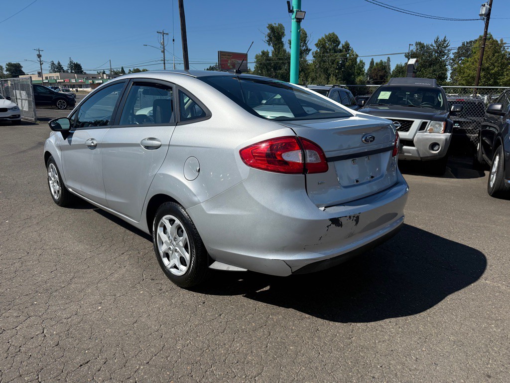 2011 Ford Fiesta Image 2