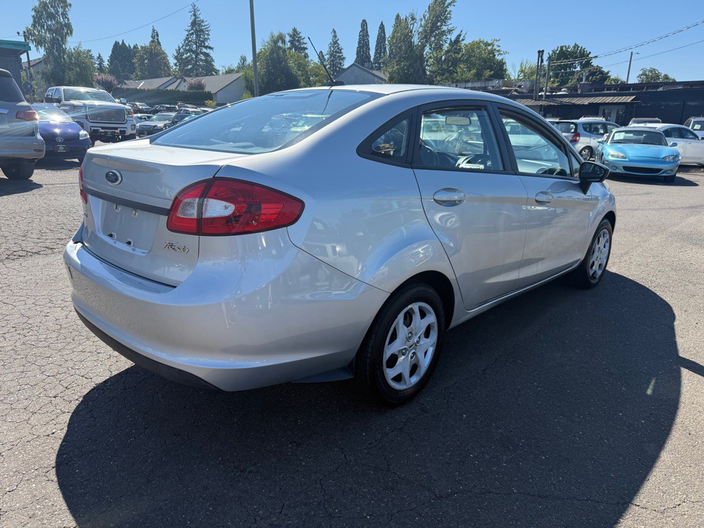2011 Ford Fiesta Image 3