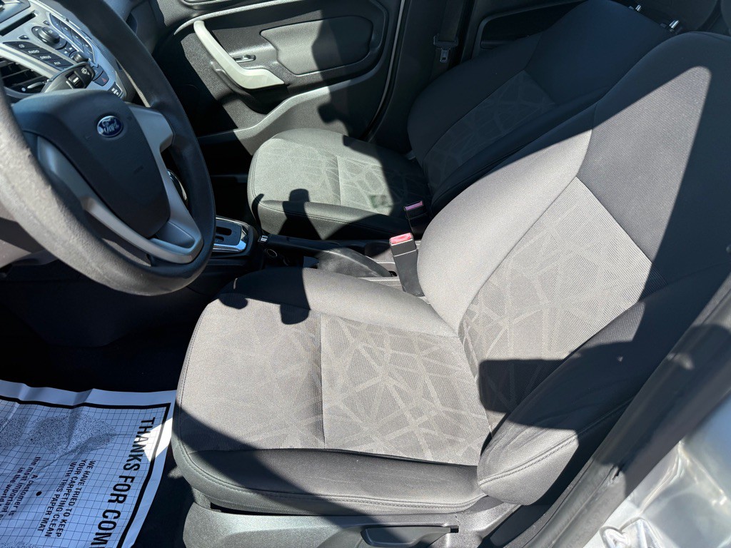 2011 Ford Fiesta Image 5