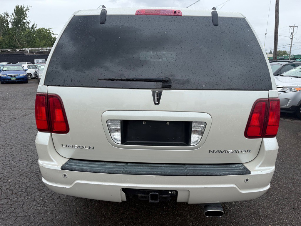 2004 Lincoln Navigator Image 3