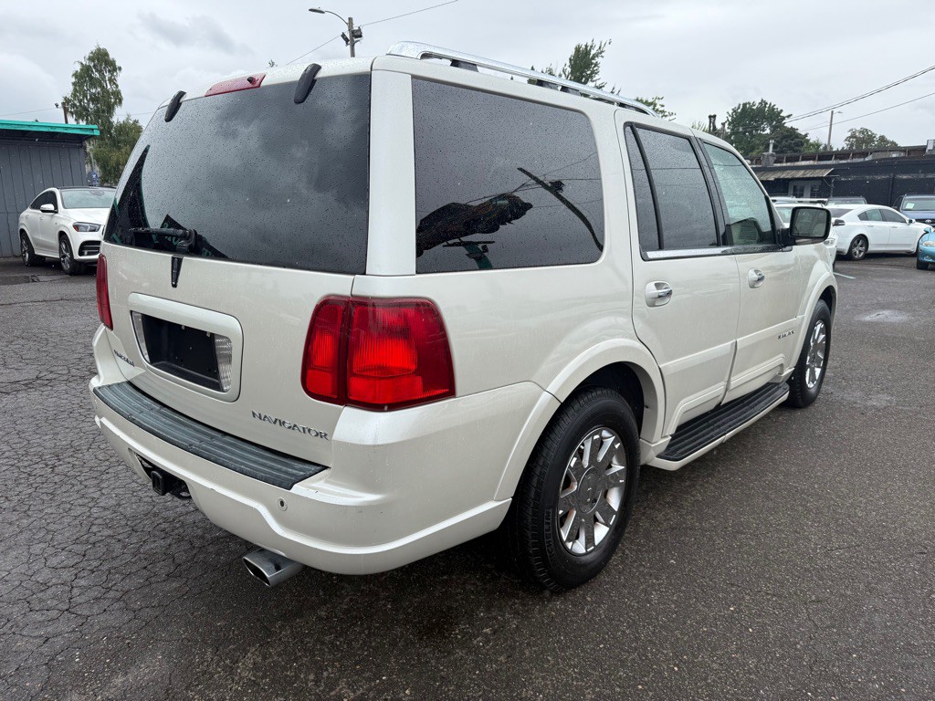 2004 Lincoln Navigator Image 4