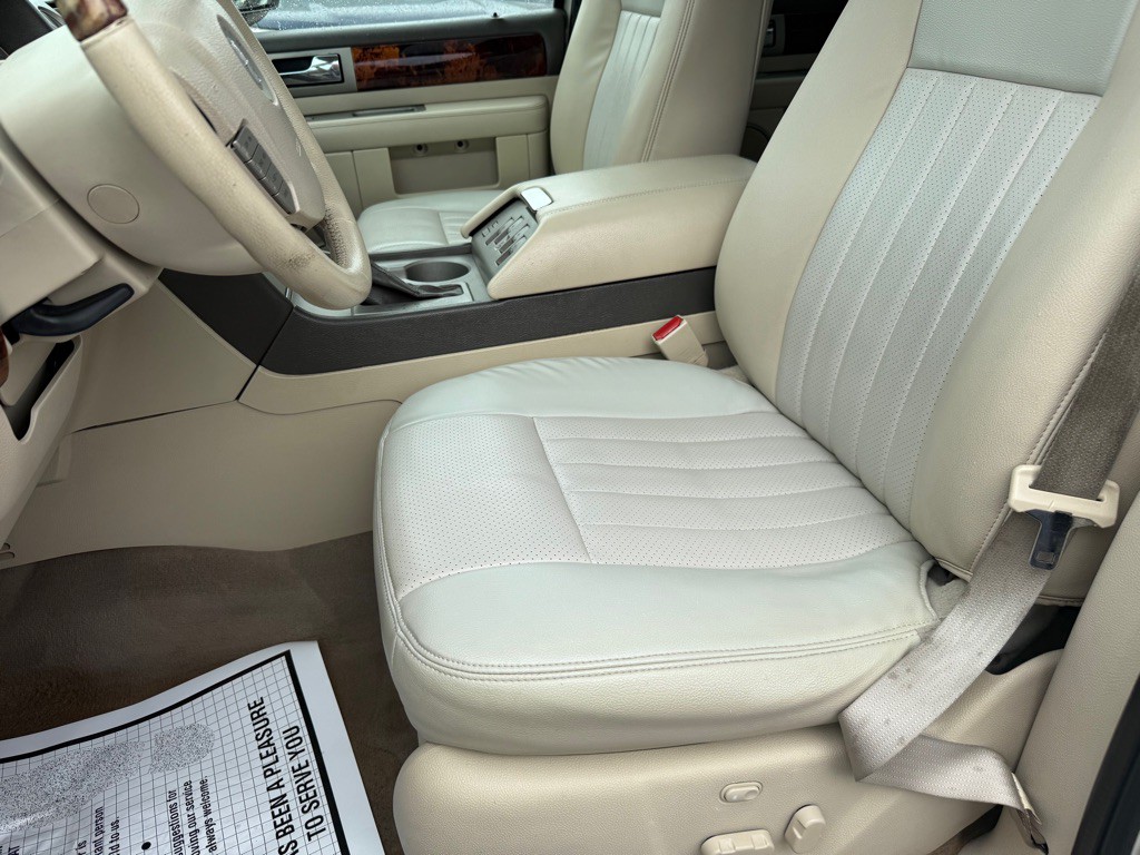 2004 Lincoln Navigator Image 7