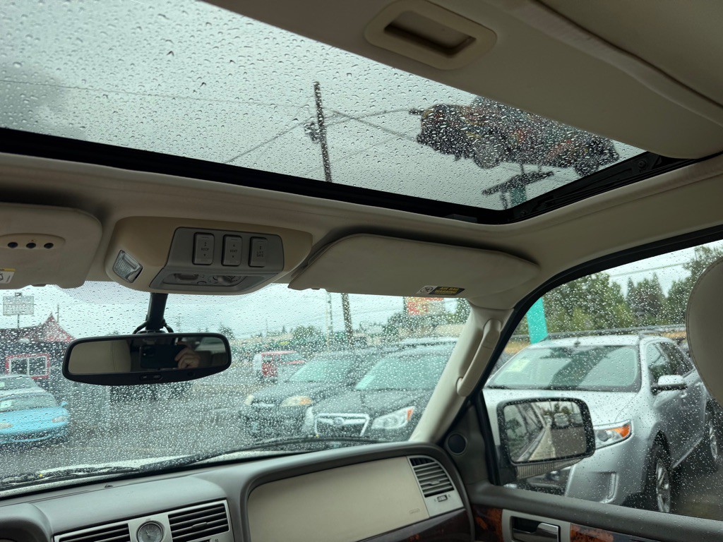 2004 Lincoln Navigator Image 11
