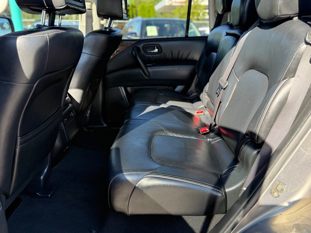 2017 INFINITI QX80 Image 8