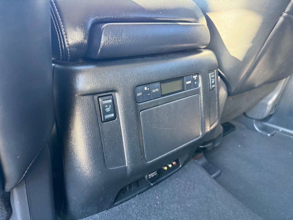 2017 INFINITI QX80 Image 12
