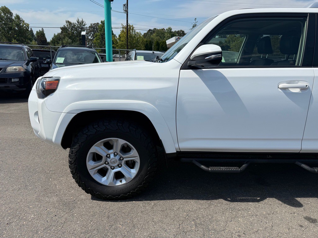 2016 Toyota 4Runner Image 2