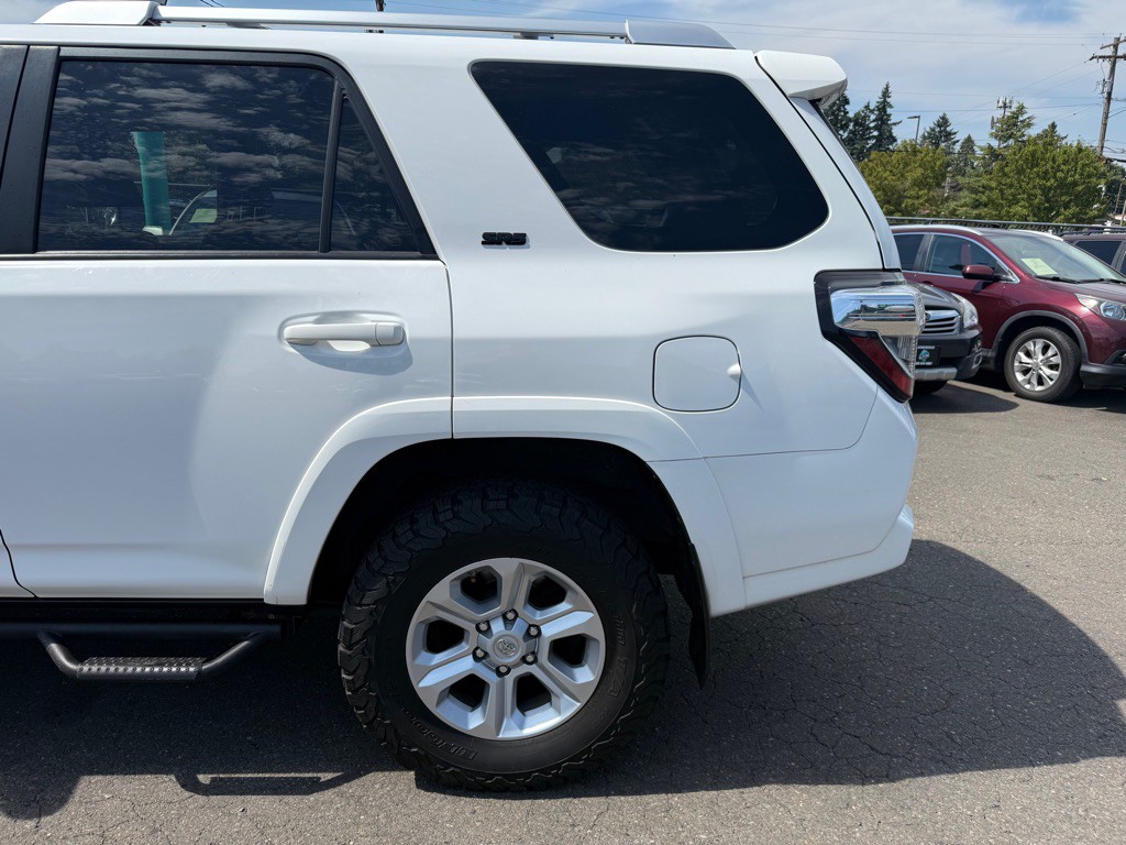 2016 Toyota 4Runner Image 3
