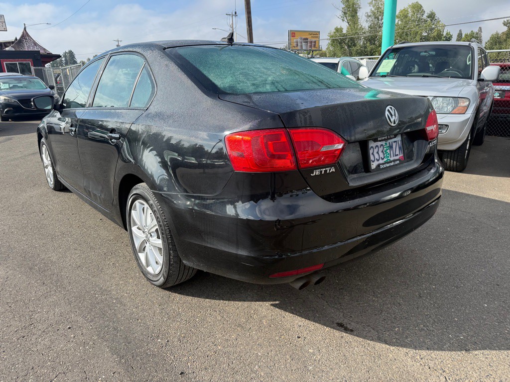 2011 Volkswagen Jetta Image 2