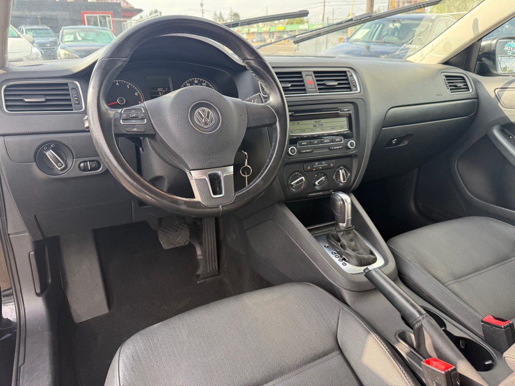 2011 Volkswagen Jetta Image 9