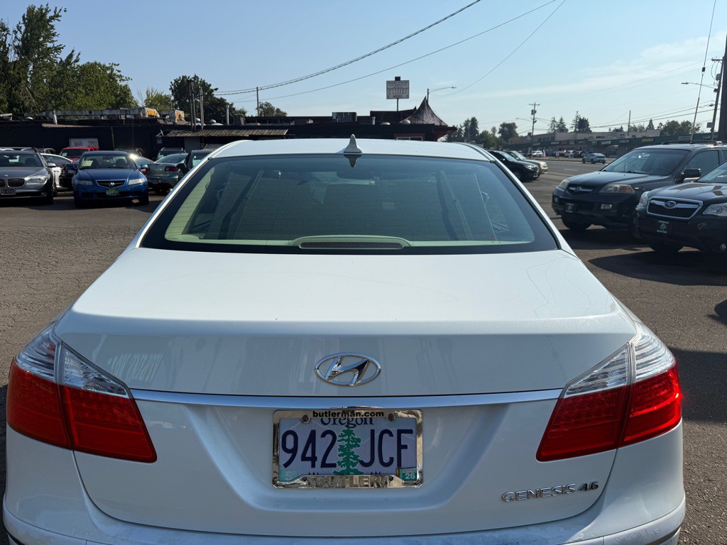 2009 Hyundai Genesis Image 3