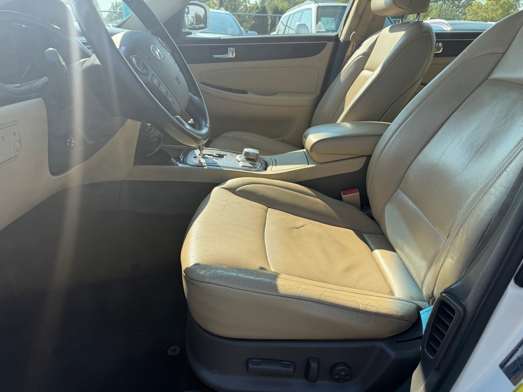 2009 Hyundai Genesis Image 7