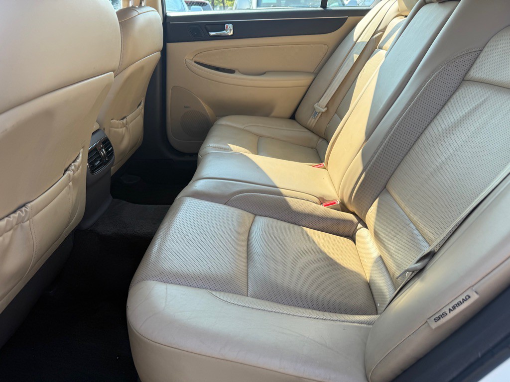 2009 Hyundai Genesis Image 8