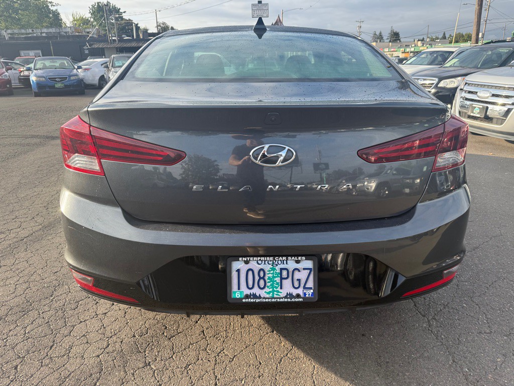 2020 Hyundai Elantra Image 3