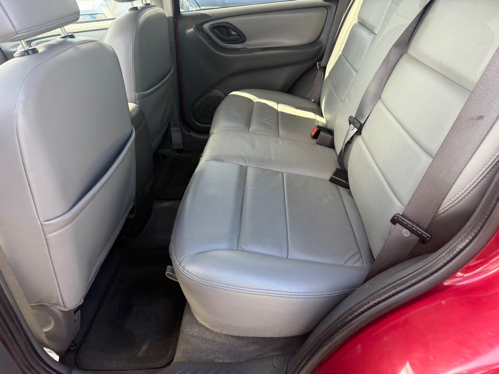 2005 Ford Escape Image 6