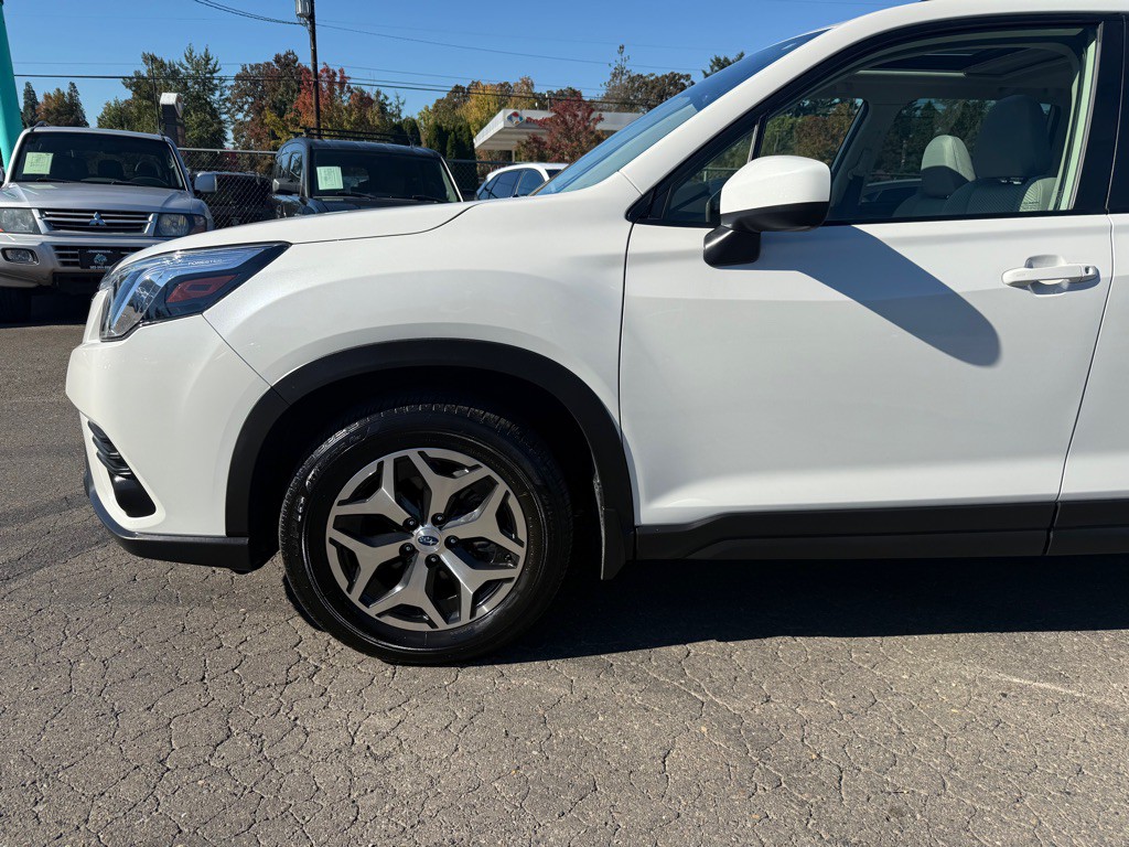 2022 Subaru Forester Image 2