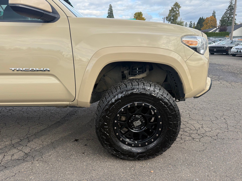 2016 Toyota Tacoma Image 8