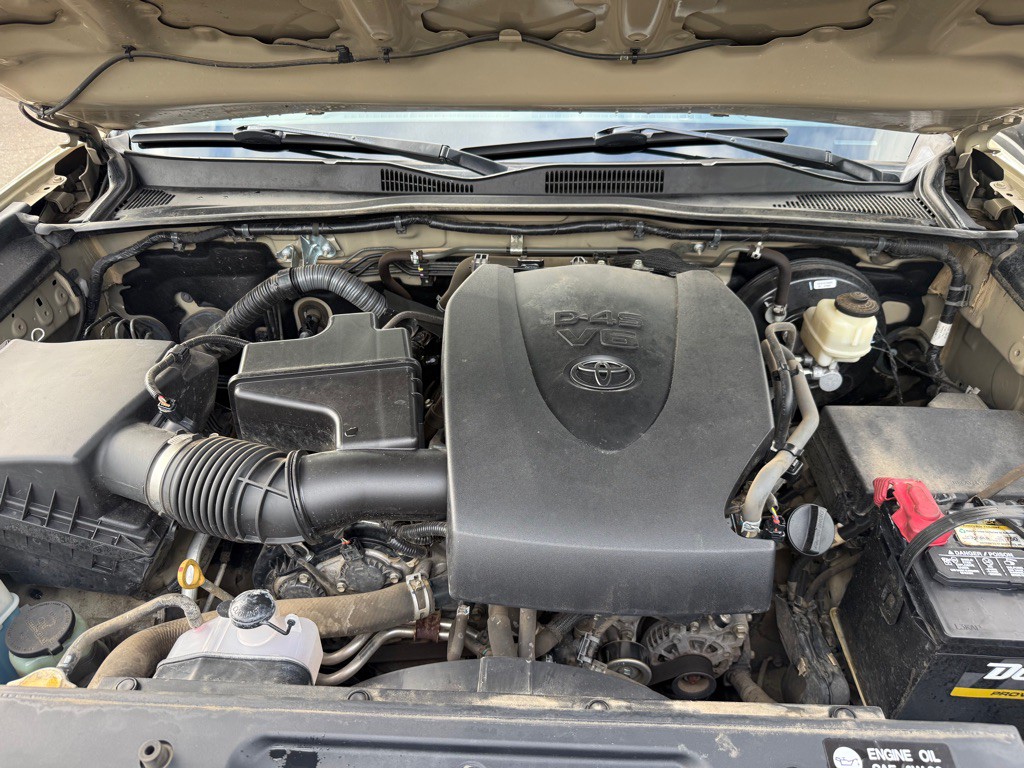 2016 Toyota Tacoma Image 18