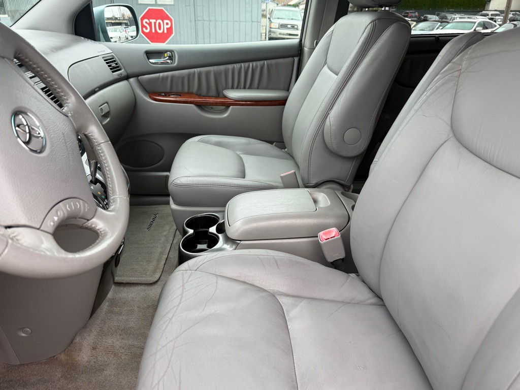 2005 Toyota Sienna Image 10
