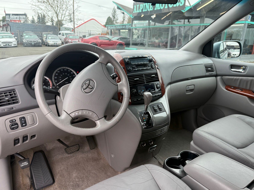 2005 Toyota Sienna Image 13