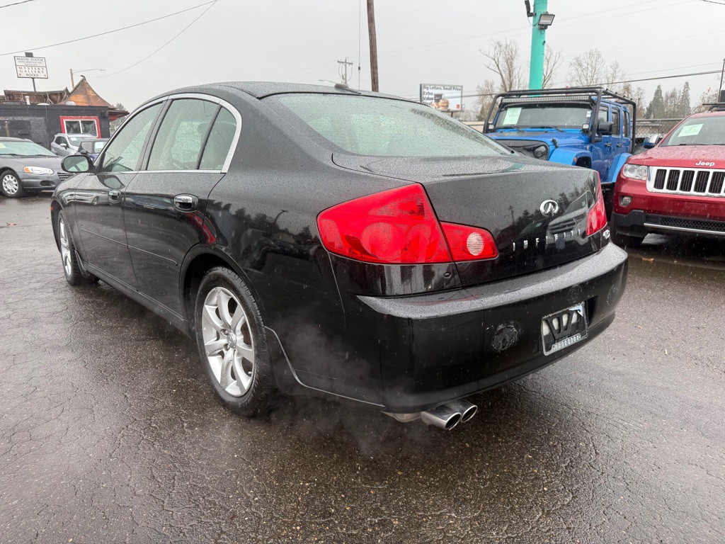 2005 INFINITI G35 Image 2