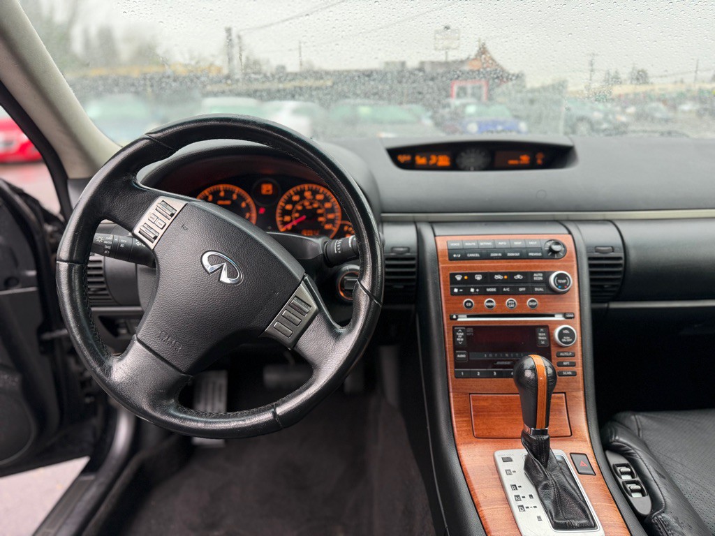 2005 INFINITI G35 Image 9