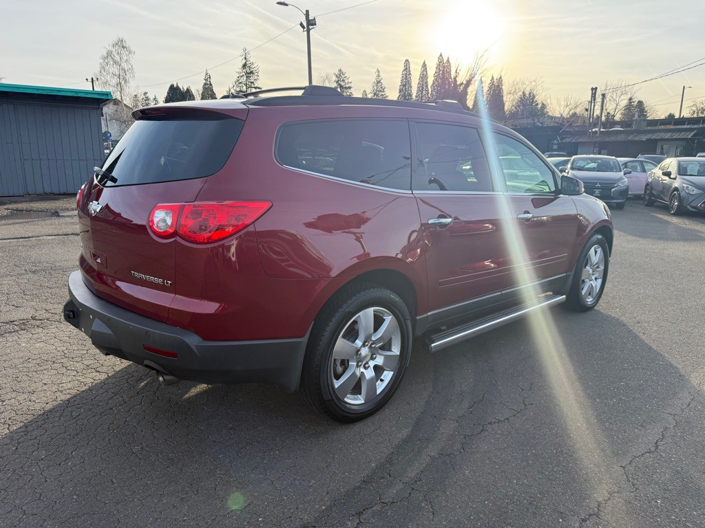 2011 Chevrolet Traverse Image 6