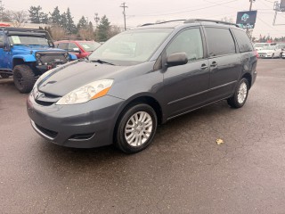 Image for 2010 Toyota Sienna LE ID: 7145519