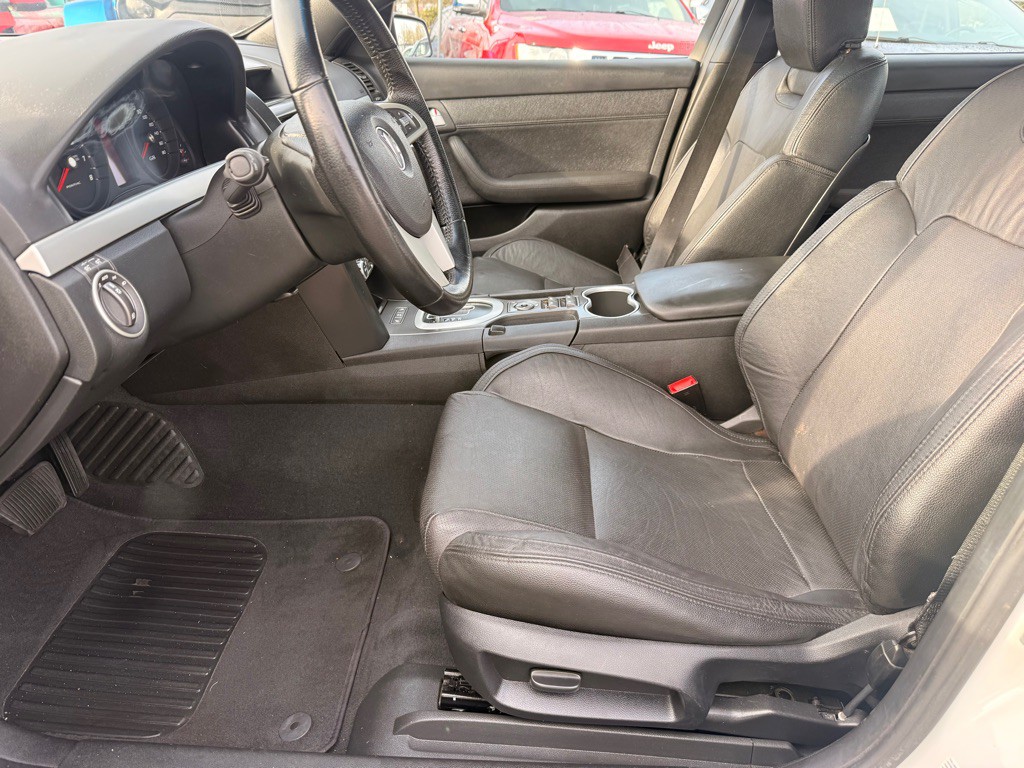 2009 Pontiac G8 Image 10