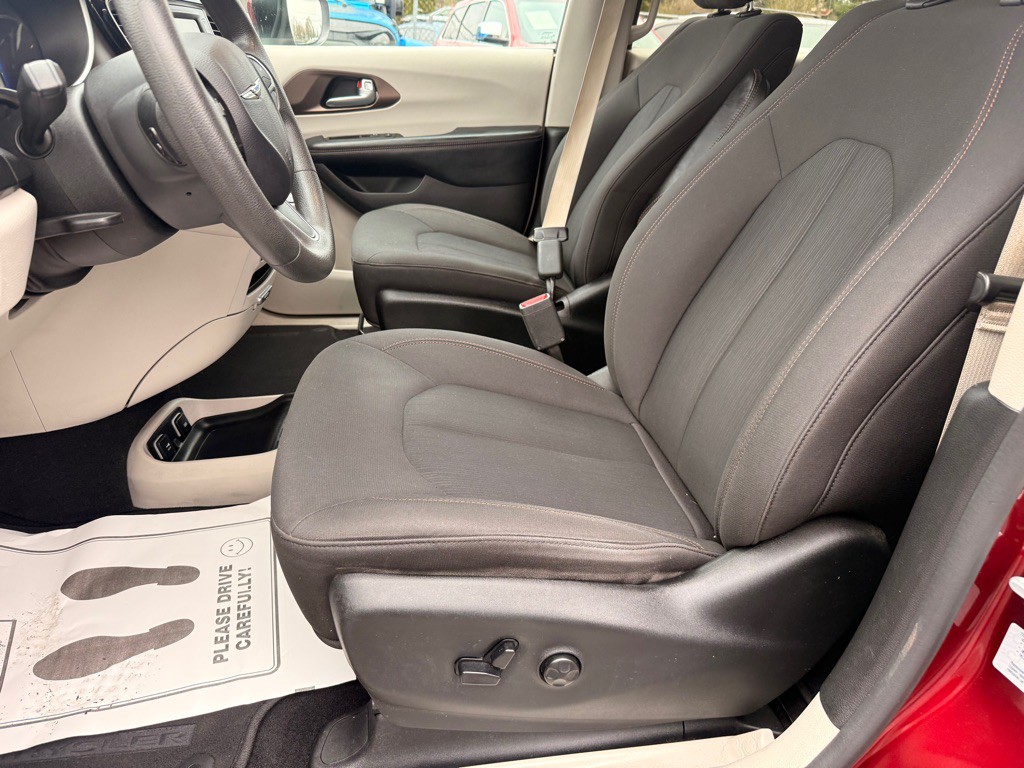 2017 Chrysler Pacifica Image 8