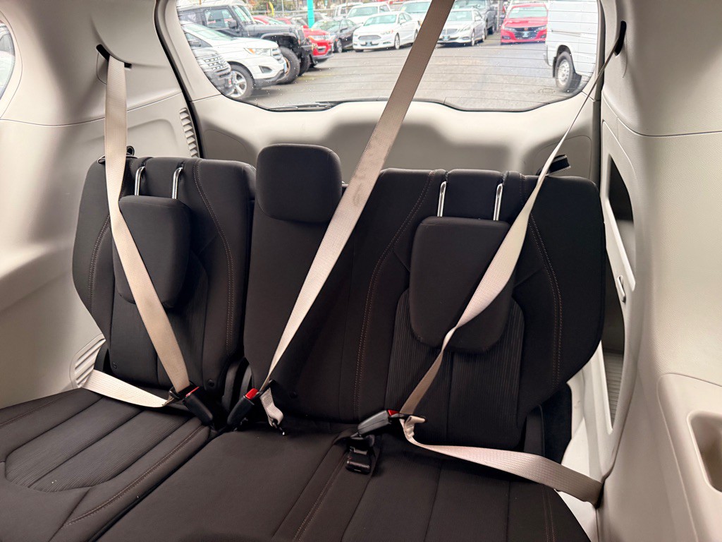 2017 Chrysler Pacifica Image 11