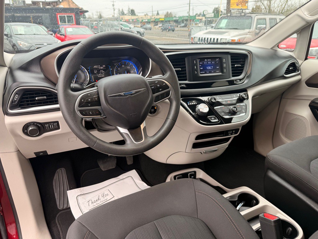 2017 Chrysler Pacifica Image 12