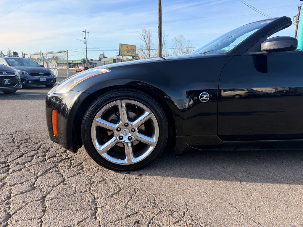 2004 Nissan 350Z Image 3