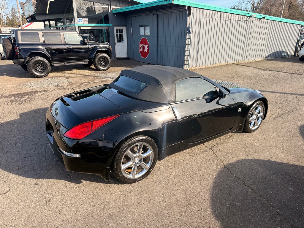 2004 Nissan 350Z Image 17
