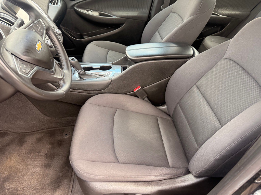 2017 Chevrolet Malibu Image 5