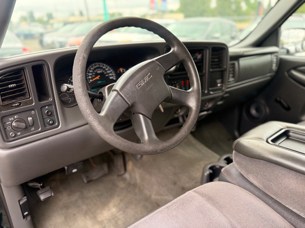 2003 GMC Sierra Image 8