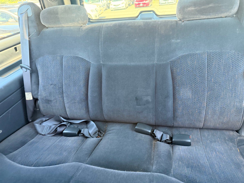 2000 Chevrolet Suburban Image 11
