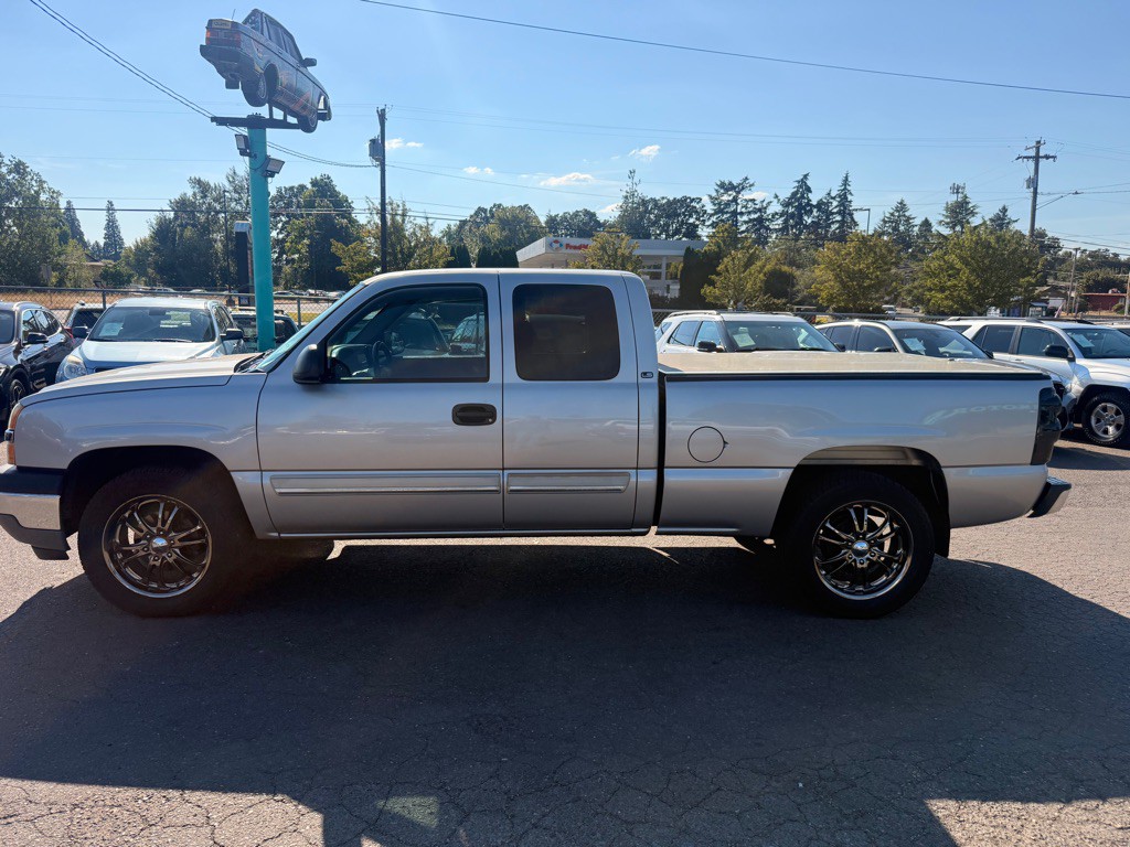 2005 Chevrolet Silverado 1500 Image 2