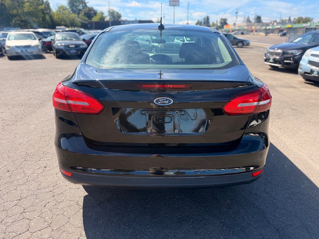 2016 Ford Focus Image 5