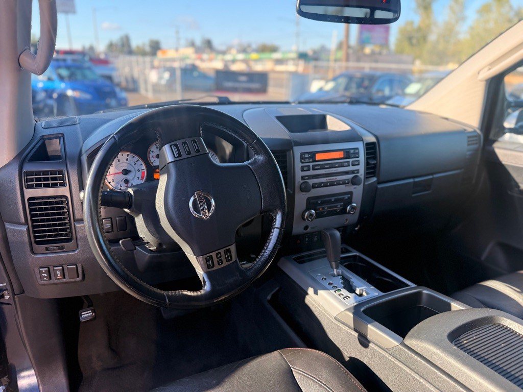 2009 Nissan Titan Image 11