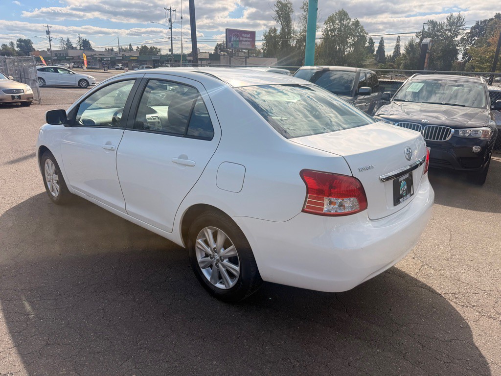 2009 Toyota Yaris Image 2