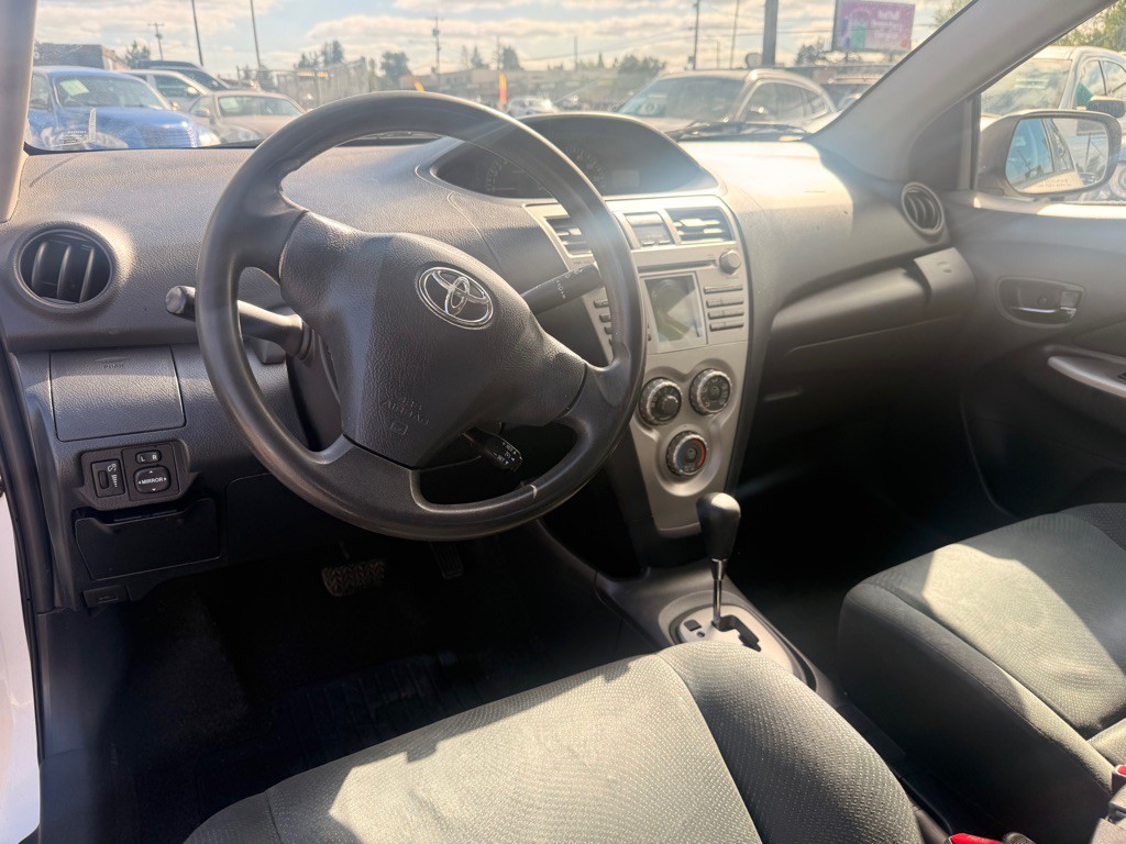 2009 Toyota Yaris Image 7
