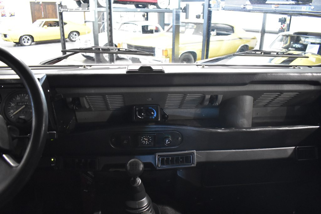 1994 Land Rover Defender Image 15