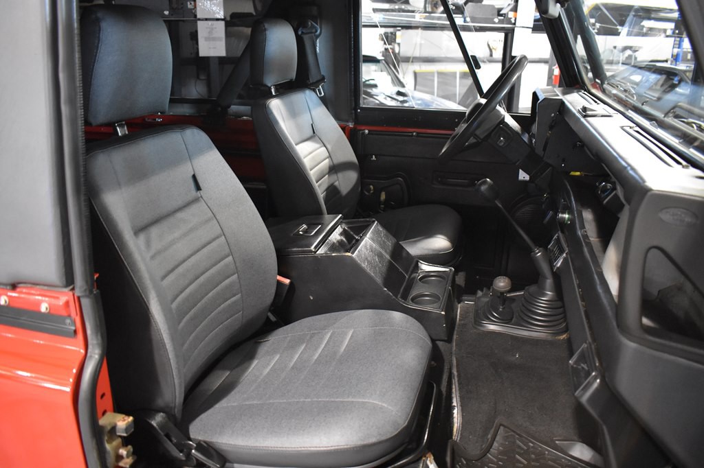 1994 Land Rover Defender Image 25