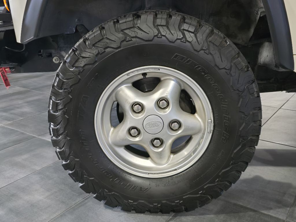 1997 Land Rover Defender Image 10